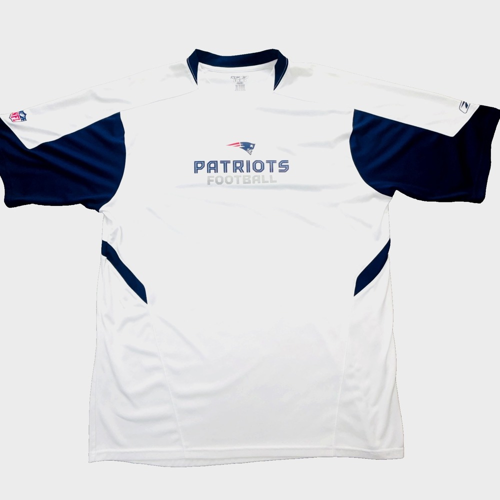 New England Patriots T-Shirt Mens Med White Blue Collared Crew Front Team Logo